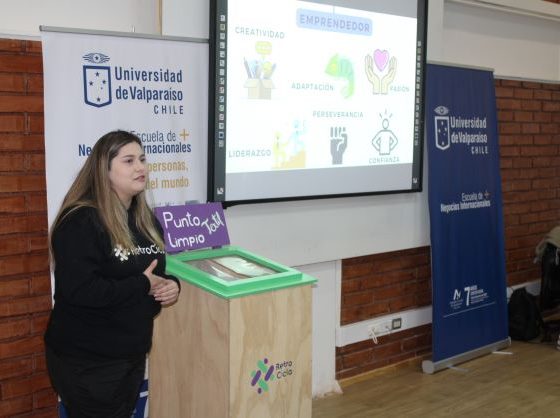 Empresa “Retrocicla” liderada por cinco mujeres inaugura su primer punto limpio en Escuela de Negocios Internacionales