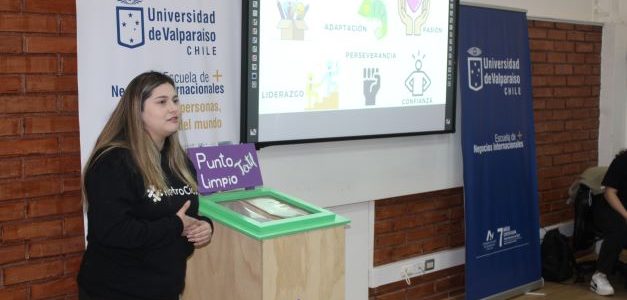 Empresa “Retrocicla” liderada por cinco mujeres inaugura su primer punto limpio en Escuela de Negocios Internacionales