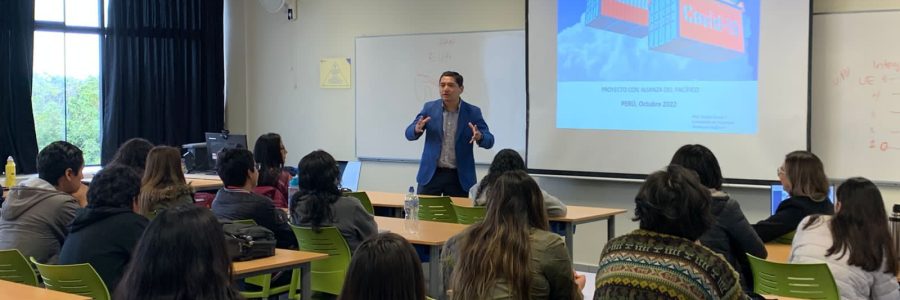 Profesor Andrés Bernal de Nuestra Escuela de Negocios Internacionales visita la Universidad Católica de Perú
